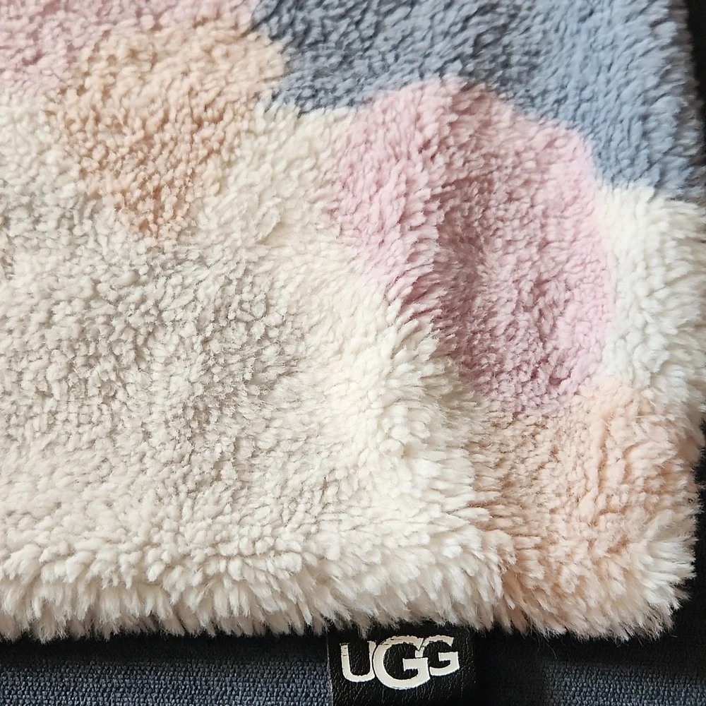 UGG Multicolor Plush Pillocover 20